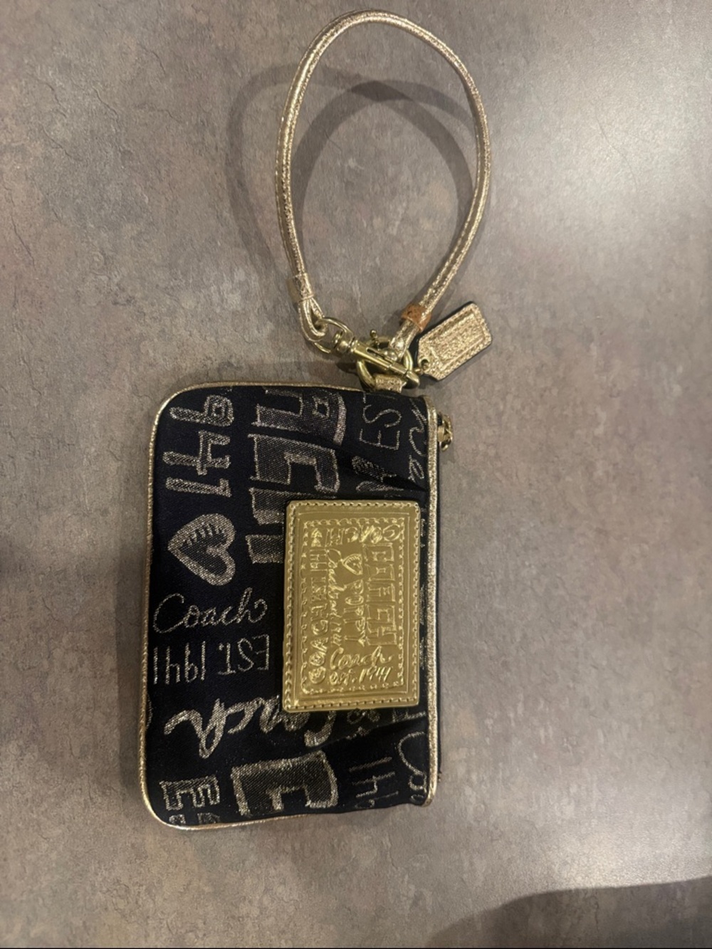 COACH POPPY COLLECTION BLACK & GOLD  SIGNATURE WRISTLET-
